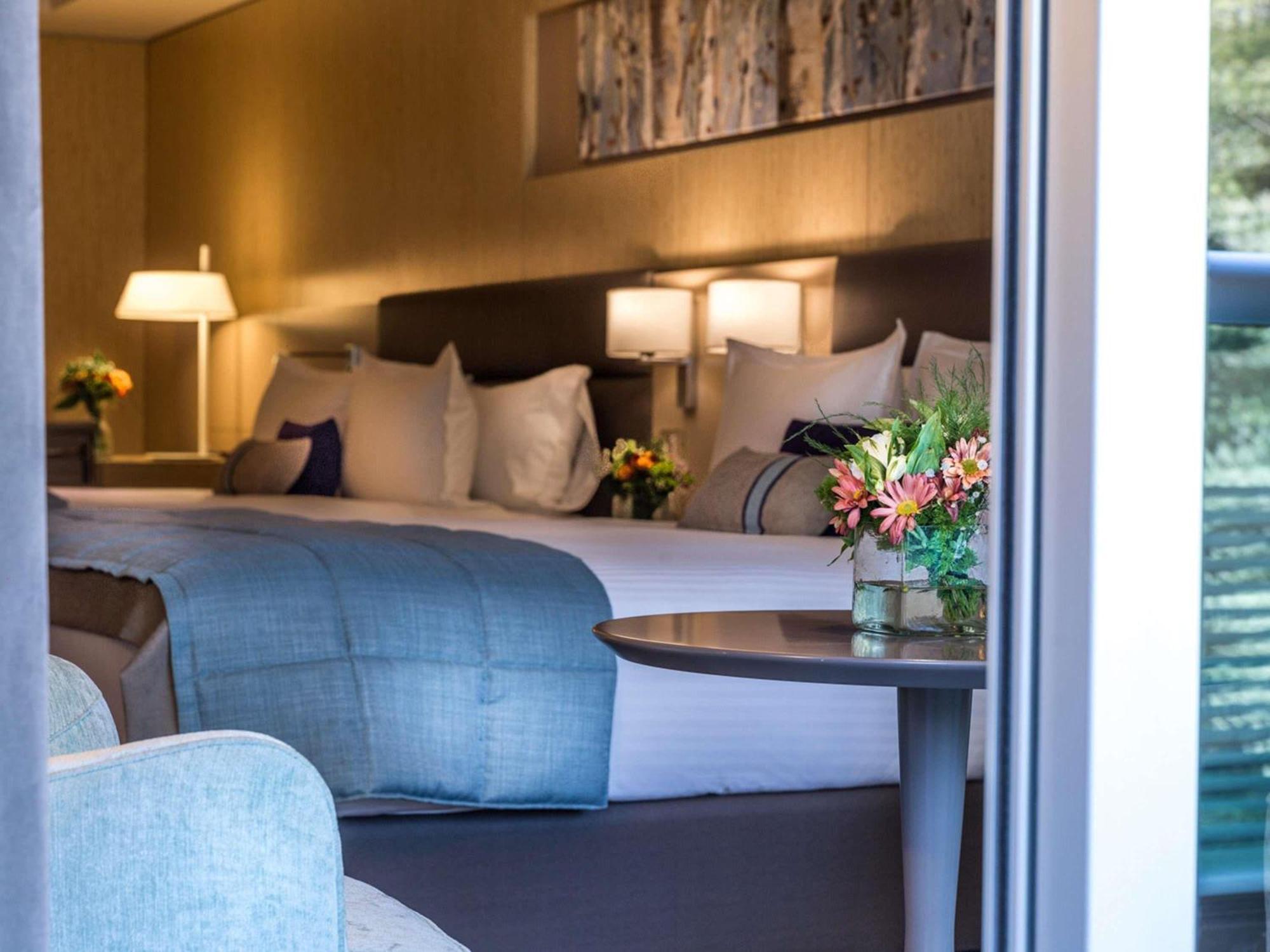 Deluxe Suite mit 2 Doppelbetten, Balkon und Parkblick