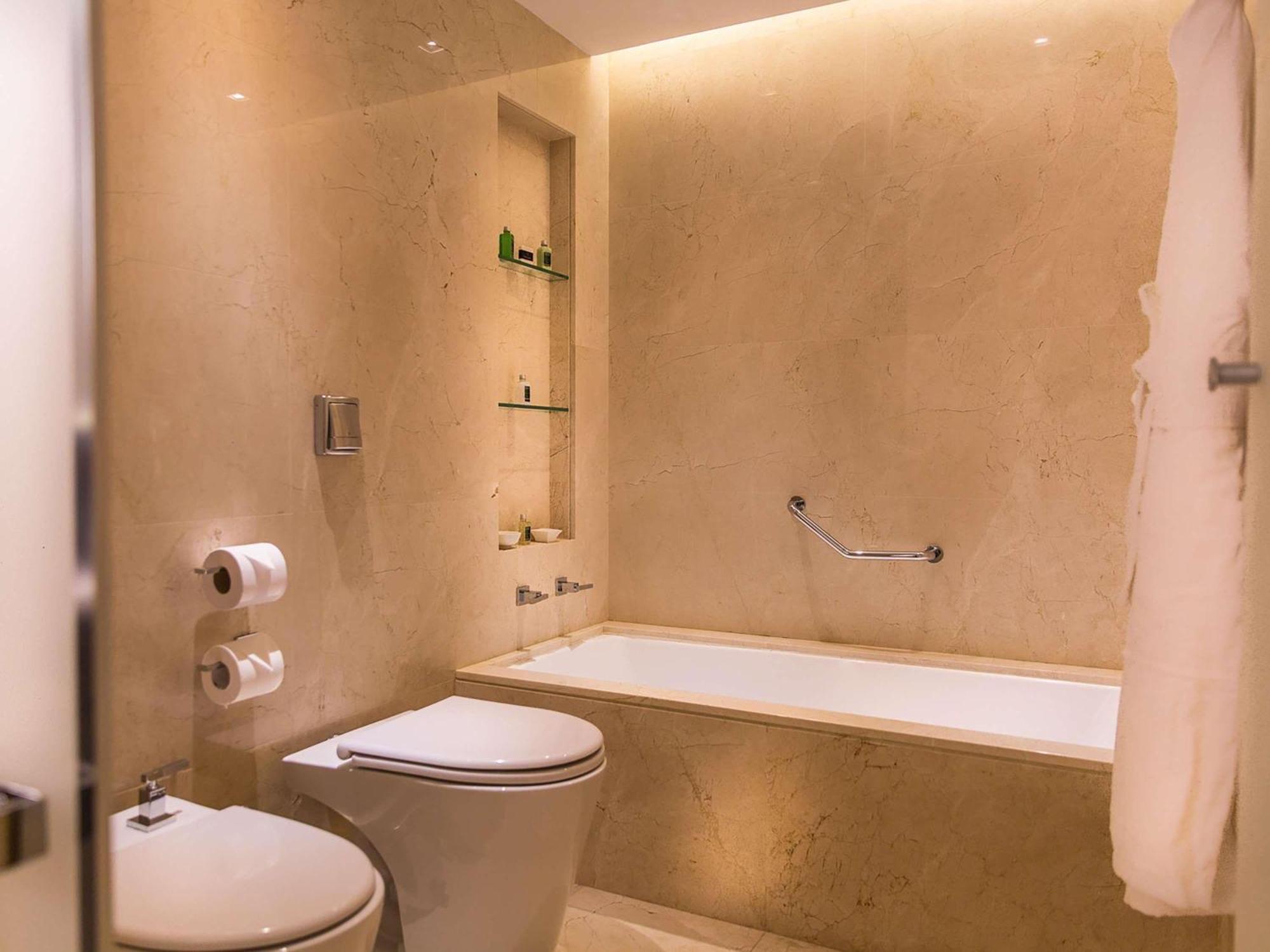 Deluxe King Suite mit Balkon und Parkblick