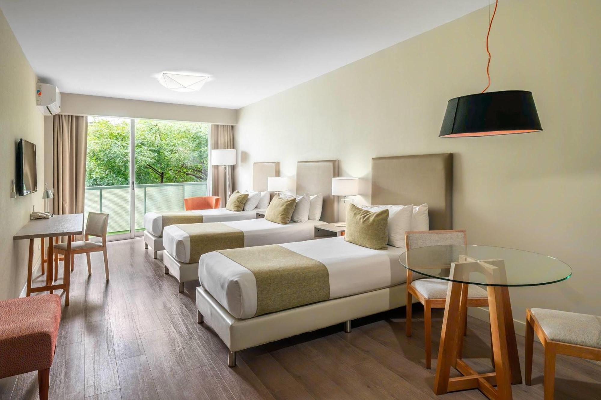 Classic Room with 3 Twin Beds - Non-Smoking