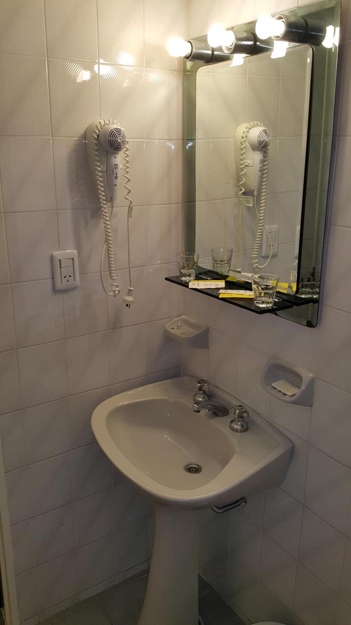 Single Room,690625950:JPEG