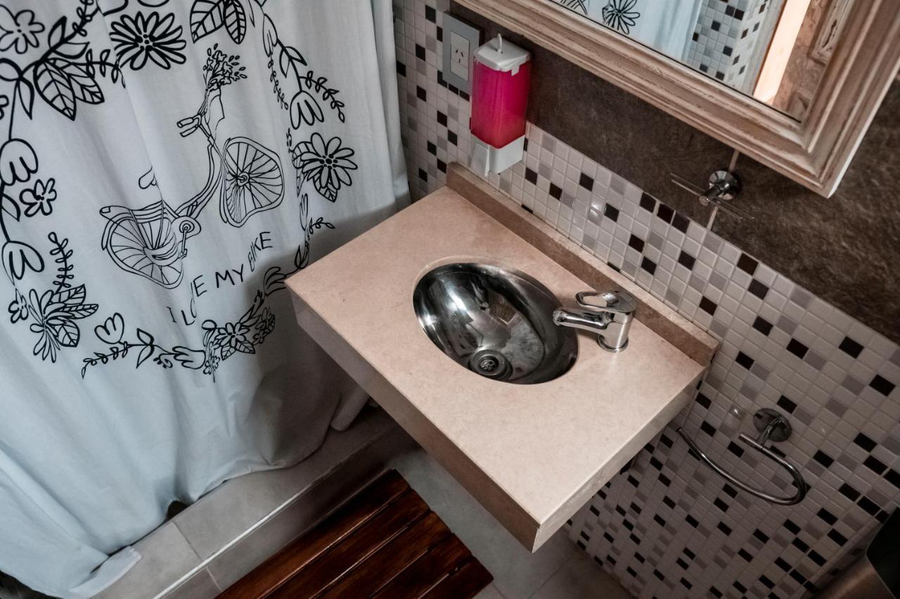 Cama em Dormitório Misto com 12 Camas