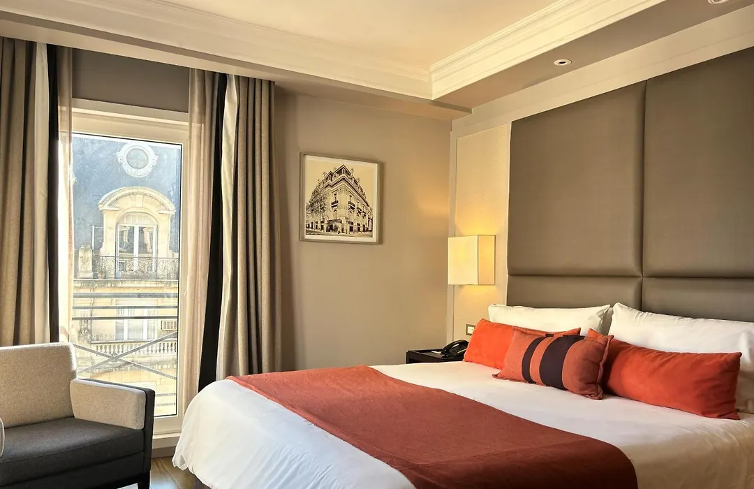 Carles Hotel-1