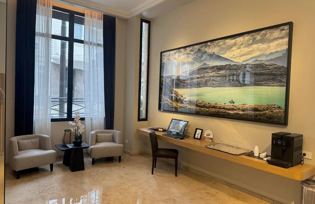 Carles Hotel-1