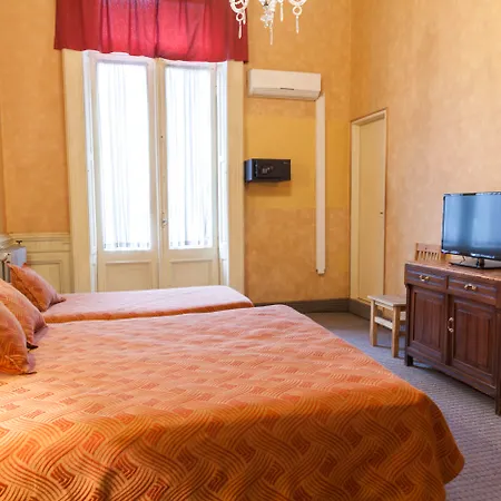 Hotel Reina-2