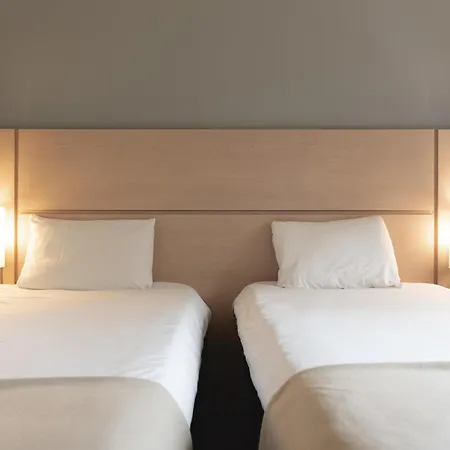 Ibis Pilar-2