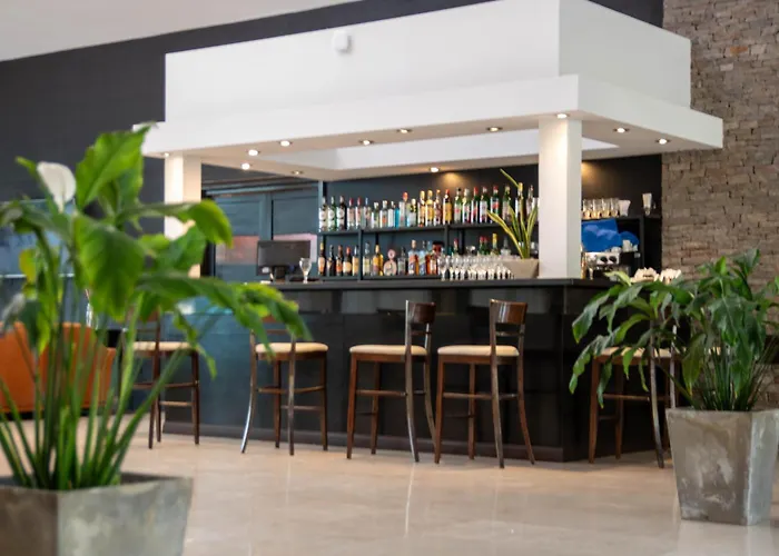 Howard Johnson Hotel & Convention Center Madariaga - Carilo